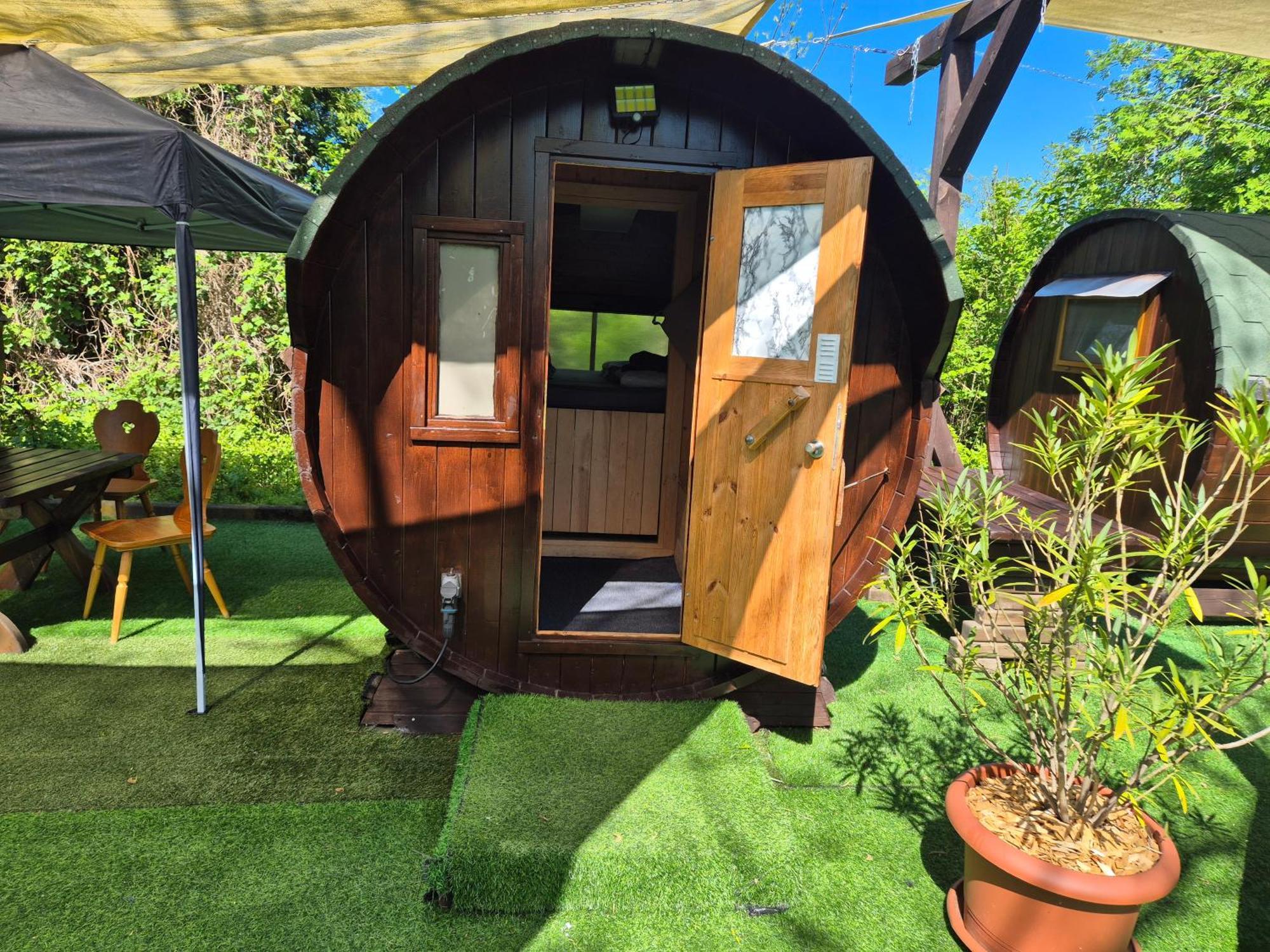Mini Hotel Uebernachten Im Gurkenfass Lübbenau Екстериор снимка